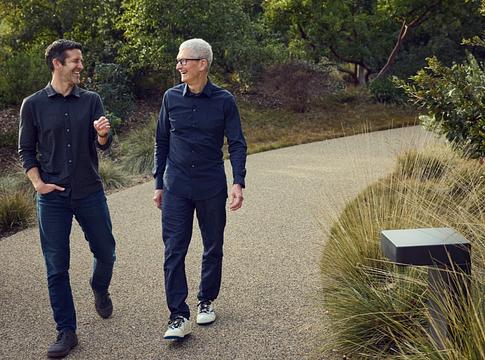 Tim Cook távozik az Apple éléről, John Ternus lesz a CEO