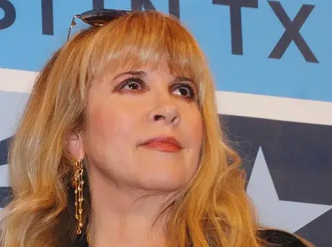 Stevie Nicks 3 millió dollárt ad a USC-nek – a hangját kezelő orvost méltatja