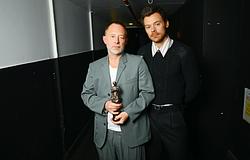 Harry Styles: a Talk Show Host intrójára vesztette el a szüzességét – beszéd Thom Yorke tiszteletére az Ivors 2026-on