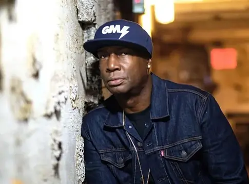 Grandmaster Flash a Primary Wave Music menedzsmenthez csatlakozott