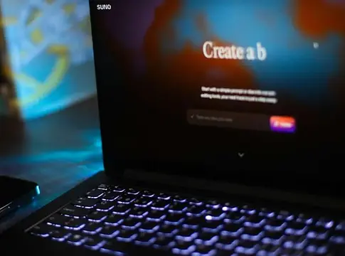 A Suno szerint a licencelt v6 sem törte meg a növekedést