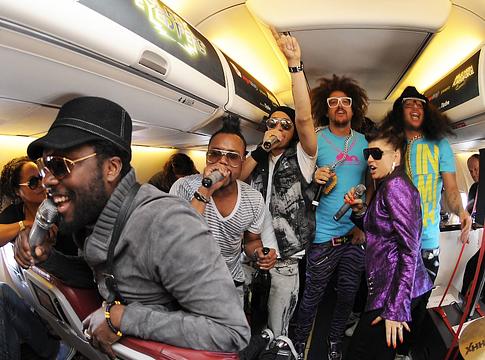 Kitiltást kockáztatnak a hangosan zenét hallgató utasok a United Airlines járatain