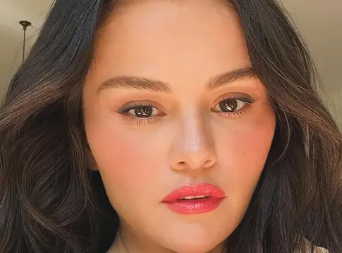 Befektetők perlik Selena Gomezt és a Wondermind alapítóit: félrevezető ígéreteket állítanak