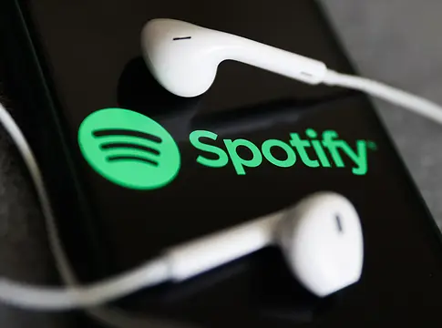 75 millió dalt törölt a Spotify: az AI által gyártott spam ellen lépett a platform