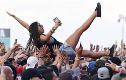 Az emberi élmény visszatérése a fesztiválokra