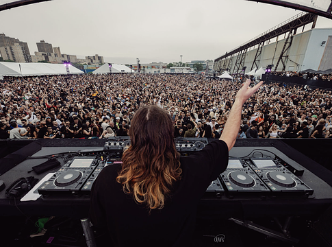 Solomun szabadtéri koncerttel érkezik New Yorkba a Fulton Fish Markethez