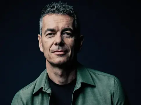 A Warner Music Group átalakította Robert Kyncl vezérigazgató fizetési csomagját