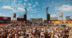 Monegros történelmi dupla zárással: Héctor Oaks az OUTWORLD-ön, Richie Hawtin a Techno Cathedralben