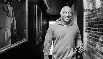 Joe Rogan újabb többéves szerződést kötött a Spotify-jal