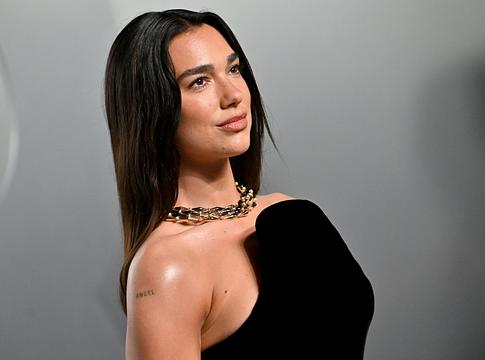 Dua Lipa új szerepben: vígjátékban debütál az A24 filmjében