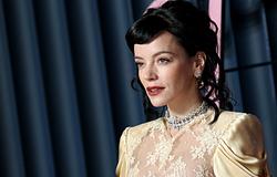 Hét év után tért vissza a színpadra Lily Allen – elindult a „West End Girl” turné