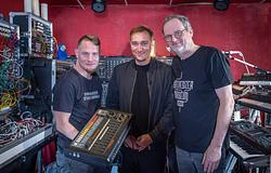 Paul van Dyk TR-808-asa a berlini Szintetizátor Múzeumban