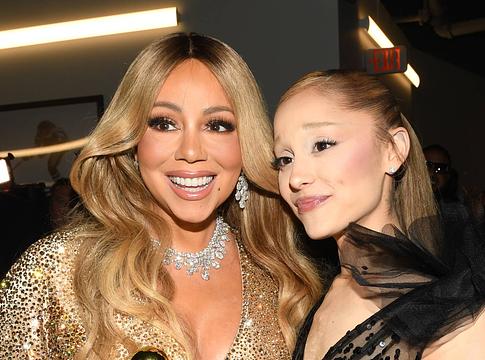 Ariana Grande karácsonyi paródiával aratott sikert az SNL-ben