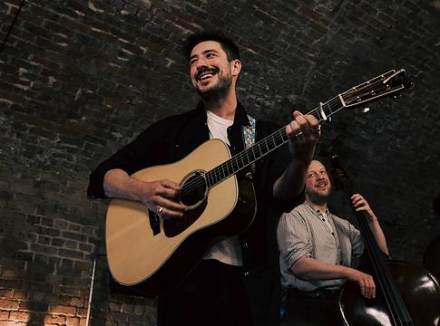Mumford & Sons és Hozier közös dala debütált a BBC Live Lounge-ban
