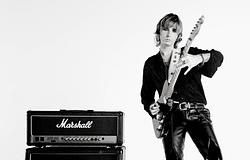 Thomas Raggi bejelentette első szólóalbumát, a ‘Masquerade’-et