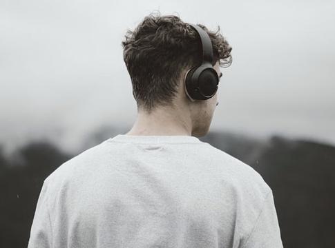 Veszélyes vegyi anyagok fülhallgatókban – sok ismert modell is érintett