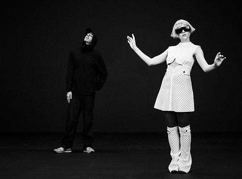 TOMORA: új szuperduó AURORA és Tom Rowlands közreműködésével