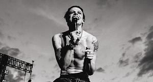 Yungblud a War Childdal fog össze: jótékonysági közösségi gyűjtés indul a Bludfest 2026-hoz