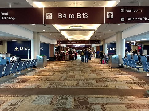 Dolly Parton nevét kaphatná a Nashville International Airport