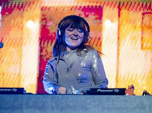 Ninajirachi és underscores Porter Robinsont remixelt a Coachella zárónapján