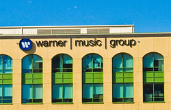 Warner Music: elutasíttatná az AI-jogdíjas pert