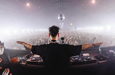 Már a DJ a buli, nem a zene?