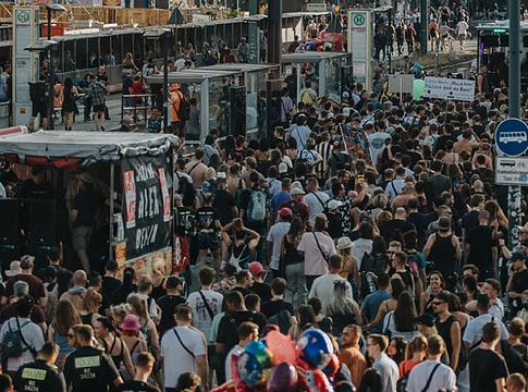 Visszafogottabb volt az idei Zug der Liebe Berlinben