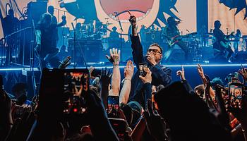 Gorillaz a Tottenham Hotspur Stadionban: Johnny Marrtól Little Simzig 22 vendég a színpadon