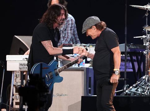 Dave Grohllal zárta világturnéját az AC/DC