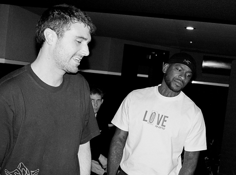Fred again.. és Skepta közös EP-vel robbantott: itt a Skepta .. Fred