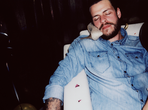 Hangszorongás: miért támad bűntudat és szorongás egy átmulatott éjszaka után