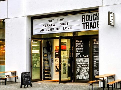 Nagyobb üzletbe költözik a Rough Trade Berlinben