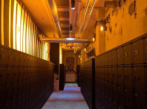 Ingyenes szekrényes rendszert vezetett be a berlini Tresor klub