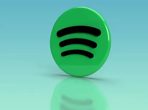 „Egy dalból 10 000”: a Spotify Co‑CEO-ja megvédte az AI‑remixek bevezetését