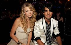Joe Jonas reagált Taylor Swift új albumára: „Vannak benne igazán fülbemászó dallamok”
