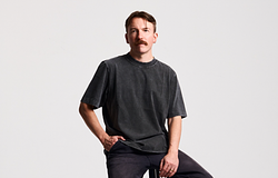 Eric Luttrell új név alatt folytatja pályáját