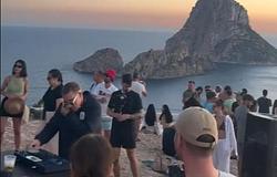 Drónokkal vadászik Ibiza az illegális villapartikra