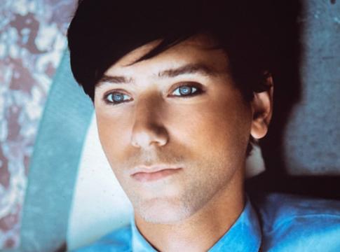 Tiga bejelentette új albumát – érkezik a HOTLIFE 2026 áprilisában