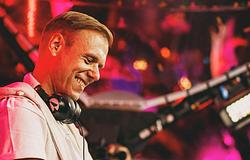 Armin van Buuren közzétette a 25 éves A State of Trance jubileumi szettjét
