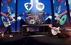 Blink-182 különleges meglepetésekkel lépett fel a Riot Fest 2025-ön