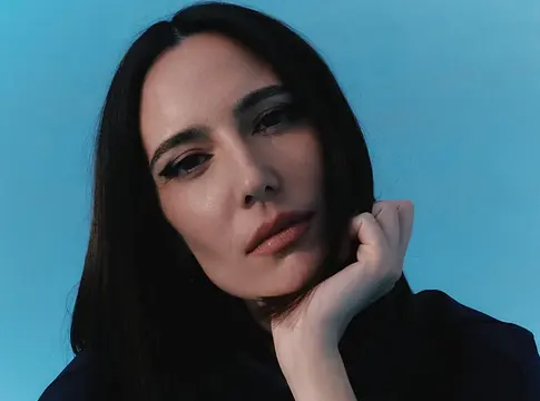 Amelie Lens a második gyermekét várja, és az anyaság helyét keresi a techno világában