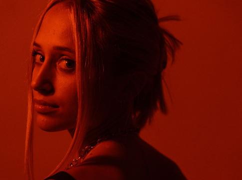 Novah visszatért: az „ACID” új korszakot nyit a kemény tánc világában