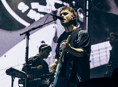 Sam Fender visszaad: 100 ezer fonttal támogatja a fiatal zenészeket