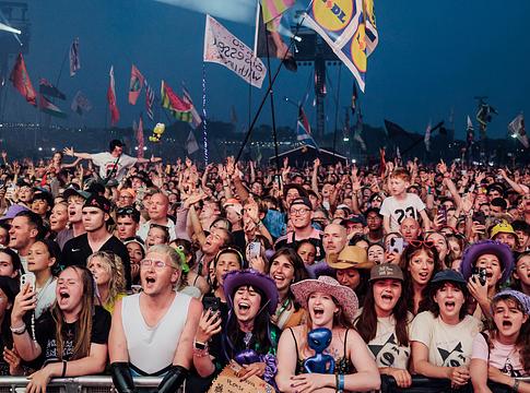 Rekordsikerű közlekedés a 2025-ös Glastonbury fesztiválon