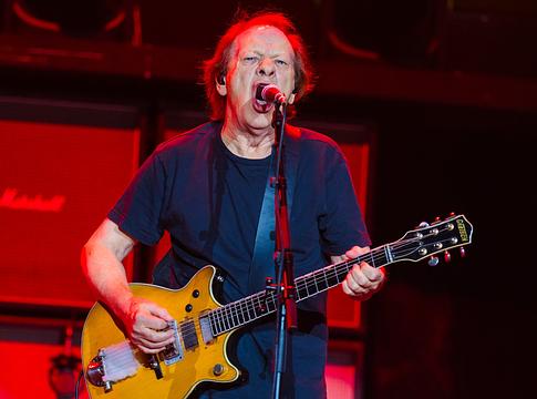Kórházba került az AC/DC gitárosa, de már a színpadra készül