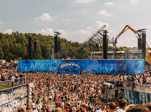 Döntés előtt a Tomorrowland 2026: elkelt jegyek, fokozott biztonsági vizsgálat