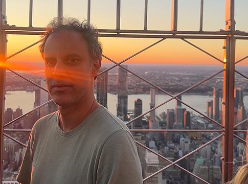 Four Tet újraértelmezi a Mazzy Star klasszikust az 'Into Dust (Still Falling)' című kislemezen