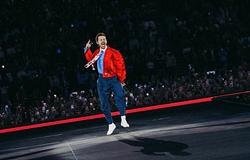 Harry Styles egy „Viva Palestina!” bekiabálásra: „Correct” az amszterdami nyitóesten