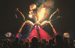 Glastonbury-botrány: továbbra sincs letartóztatás, a csaló szökésben van