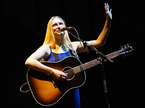 Billie Marten kiáll a kis előadókért a zeneipar válsága közepette